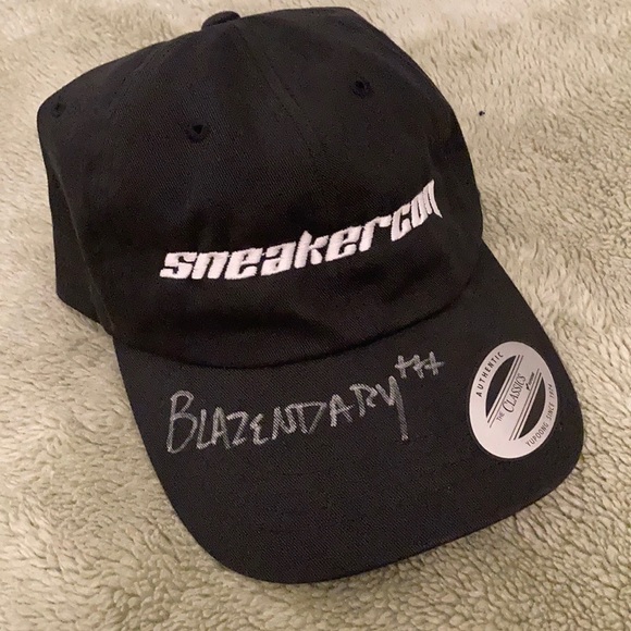 Sneakercon Hat signed by youtuber Blazendary - Picture 1 of 1